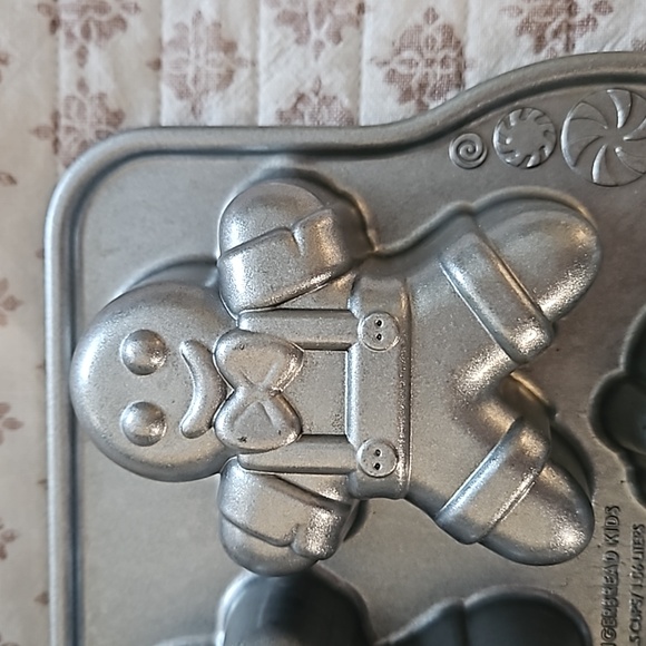 Nordic Ware Gingerbread Kids Cakelet Pan Christmas Mold - Picture 5 of 7